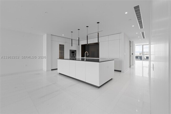 Building Photo - 300 Biscayne Blvd