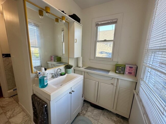 Building Photo - 2 bedroom in Waltham MA 02453