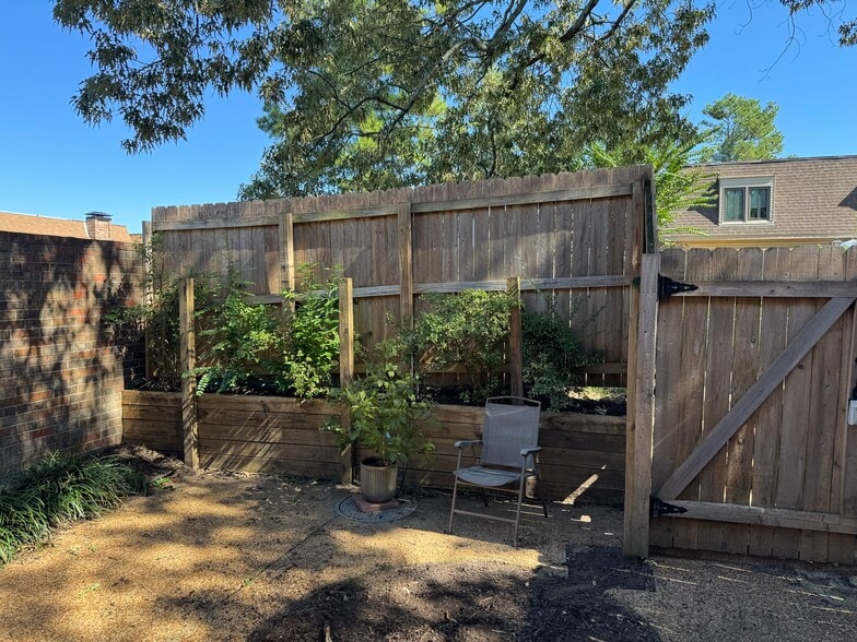 Breakfast to Patio - 6571 Poplar Woods Cir S