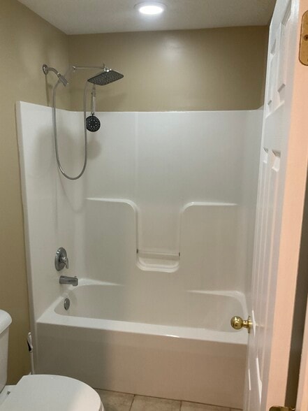 Building Photo - 114 Sutherland Dr