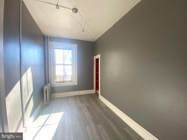 Building Photo - 1701 Linden Ave