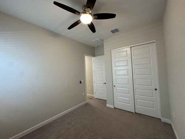 Building Photo - 10319 W Harmony Ln