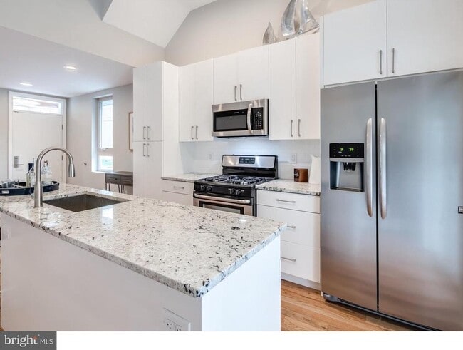 Building Photo - 1842 E Cumberland St