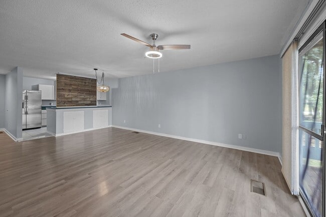 Building Photo - Water Views 2BR/2BA Open & Airy Condo Fair...