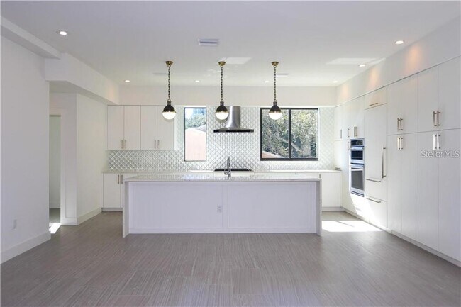 Building Photo - 2814 W Barcelona St