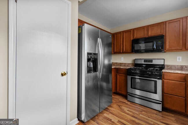 Building Photo - 625 Oxford Hall Dr SW