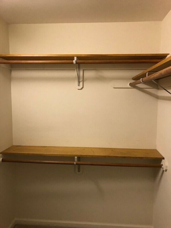Building Photo - READY TO MOVE IN! 2 Beds 2 Baths! Price ad...