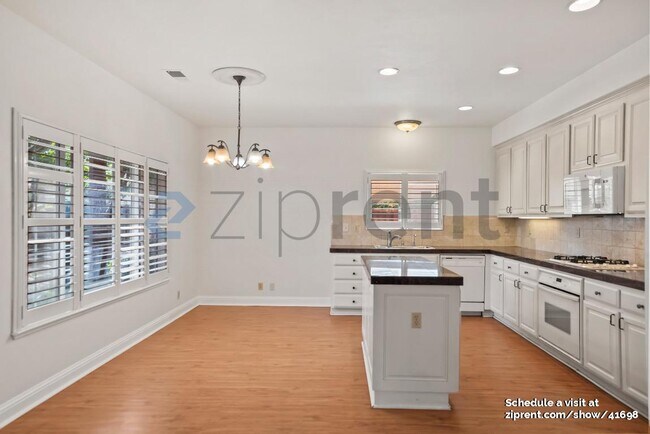 Building Photo - 742 Creekside Ct