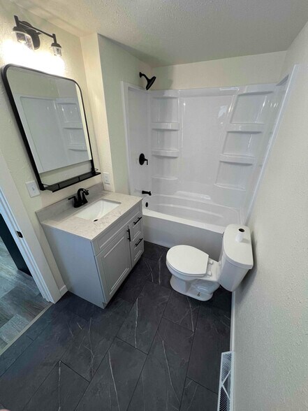 Building Photo - 1804 13th Ave