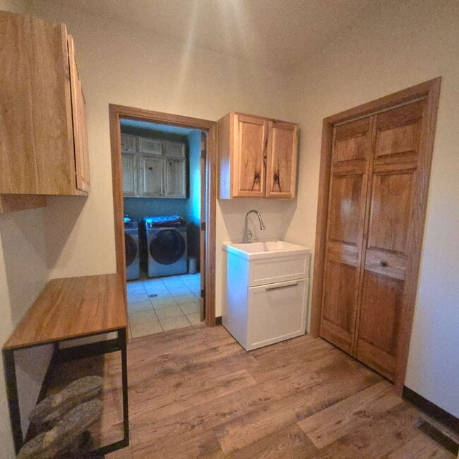 Building Photo - VIEWS!