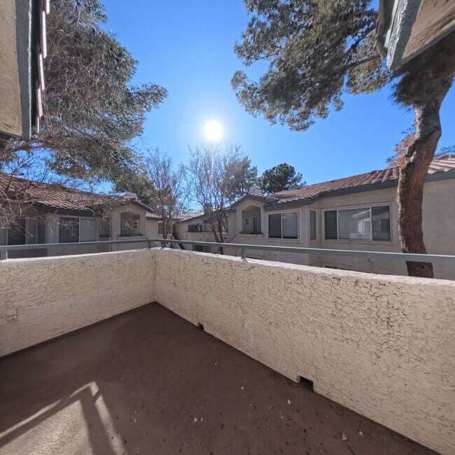 Building Photo - 3 Bedroom | 2nd Floor | Laminate Floors | Gated Community