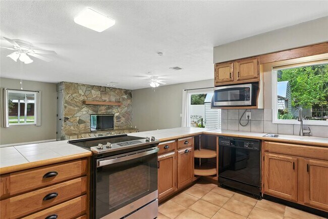 Building Photo - 2205 Henley Rd