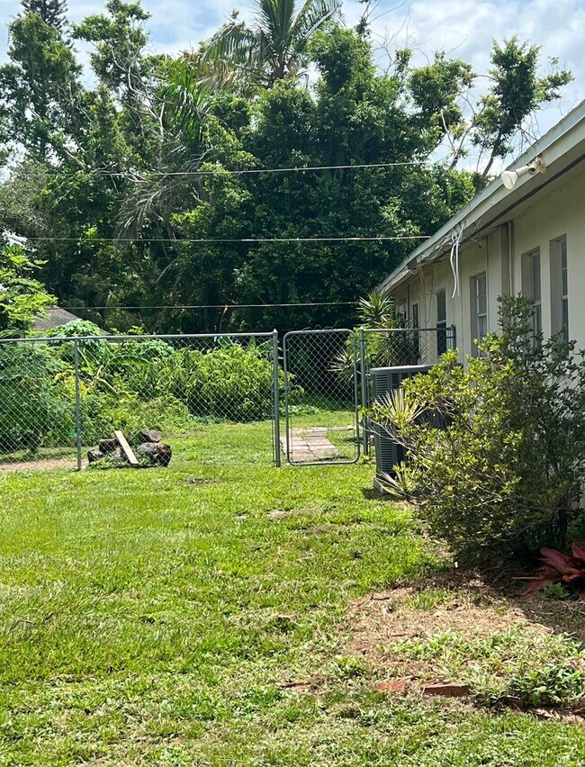 Building Photo - 144 Vermont Ave