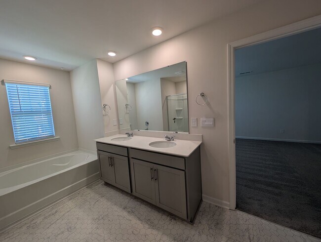 Building Photo - Spacious 2 story, 5 bedroom, 3 bath Home located in Secrest Commons Community!