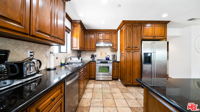 Building Photo - 1146 Hacienda Pl