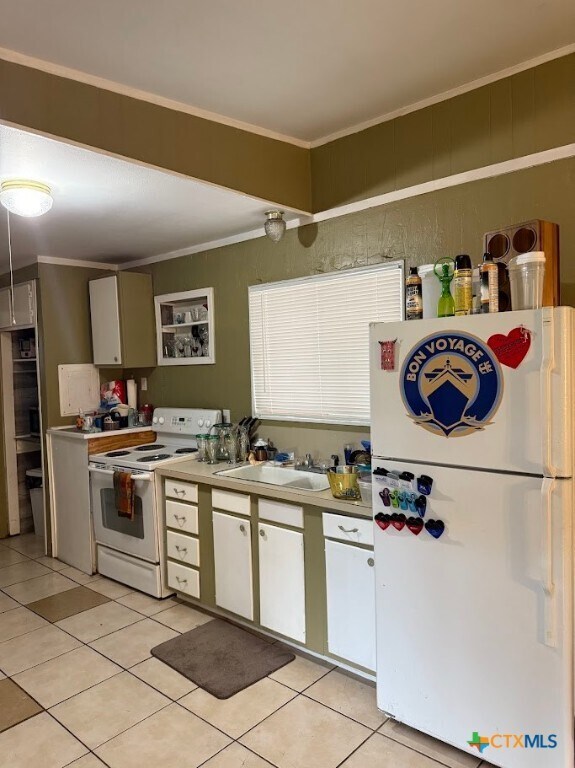 Building Photo - 827 Contour Dr