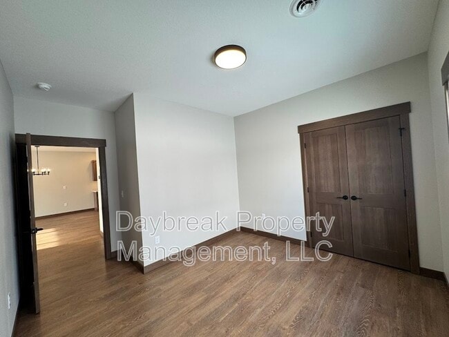 Building Photo - 628 Tree Farm Ln