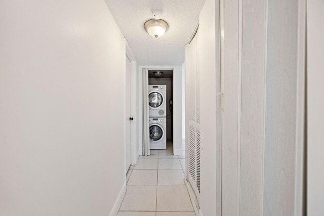 Building Photo - 470 NW 20th St