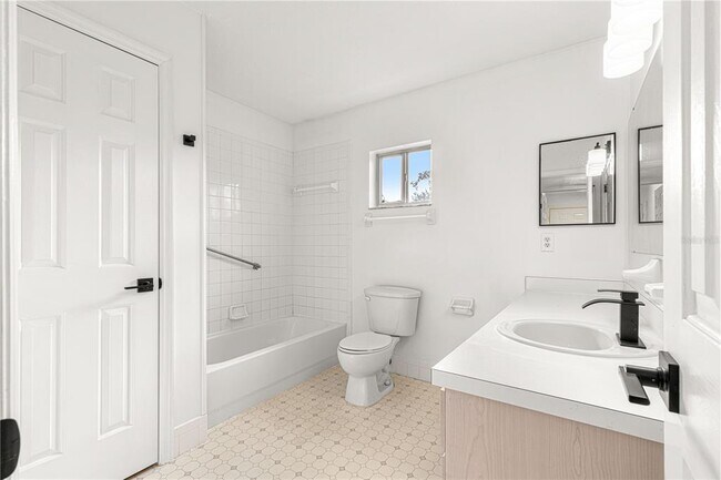 Building Photo - 11518 SW 136th Pl