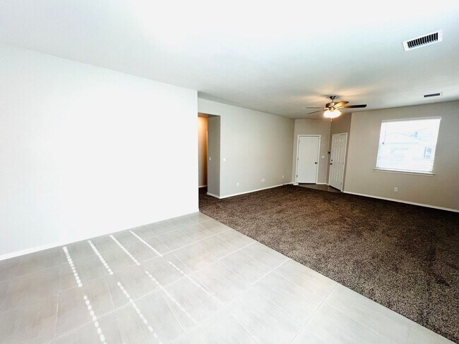 Building Photo - Charming 3 bedroom, 2 bath home in East El...
