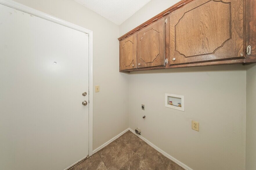 Building Photo - 9713 Hummingbird Ln