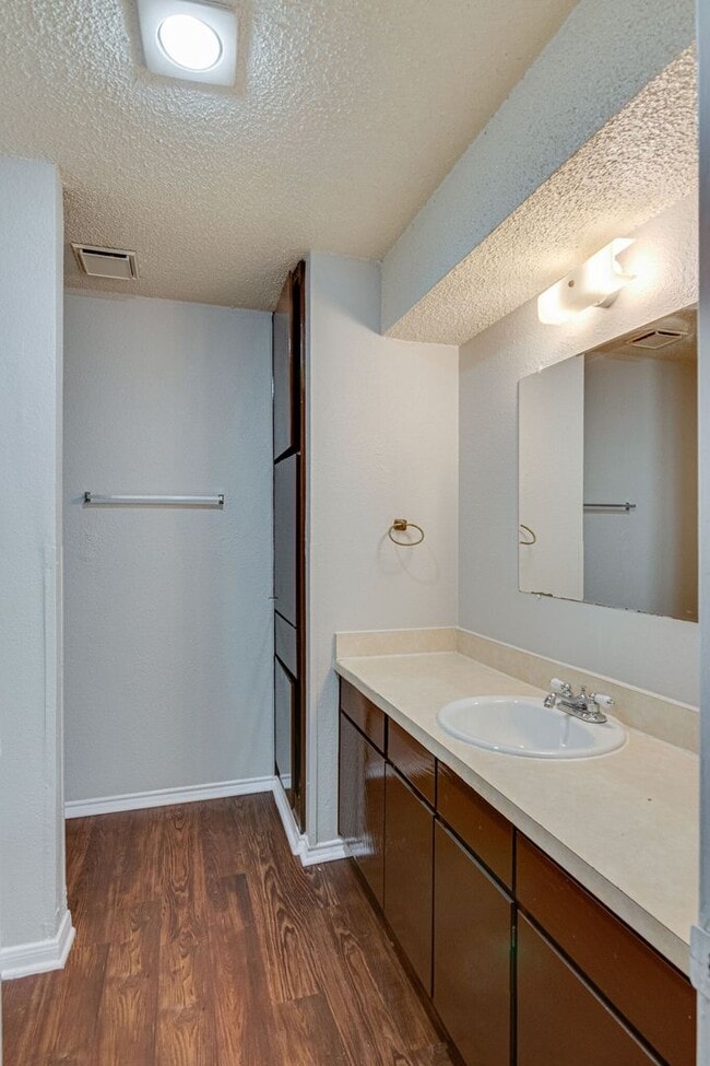 Building Photo - Updated 2022