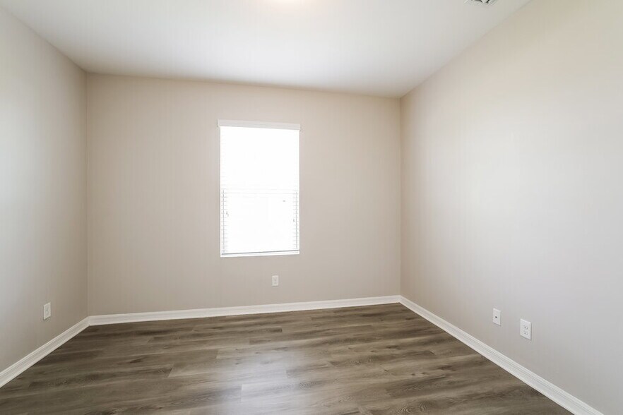 Building Photo - 21 SE 20th Pl