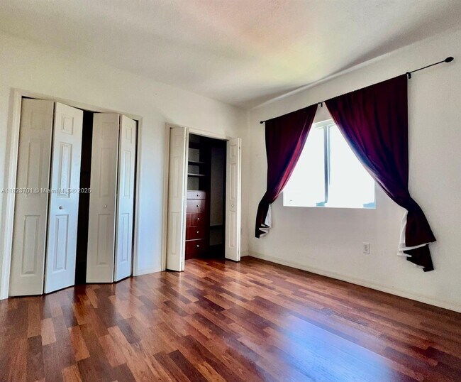 Building Photo - 3500 Coral Wy