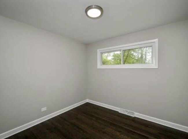 Building Photo - 355 N 2nd Ave