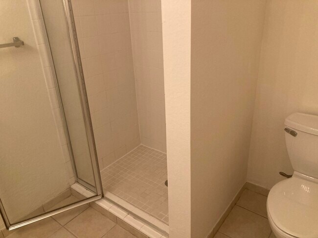 Building Photo - 3018 Alcazar Pl