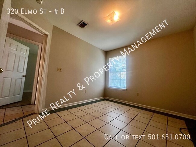 Building Photo - 320 Elmo St