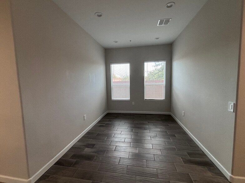 Den - 1255 N Arizona Ave