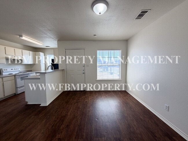 Building Photo - 204-206 West Lamar St