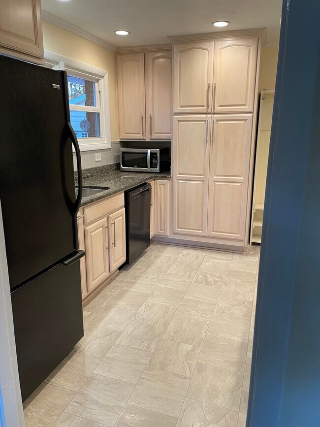 Kitchen - 48 Hope Rd