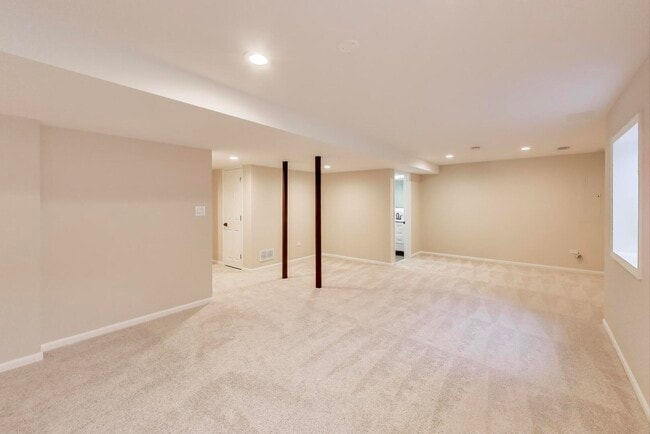 Building Photo - 23927 McMullin Cir