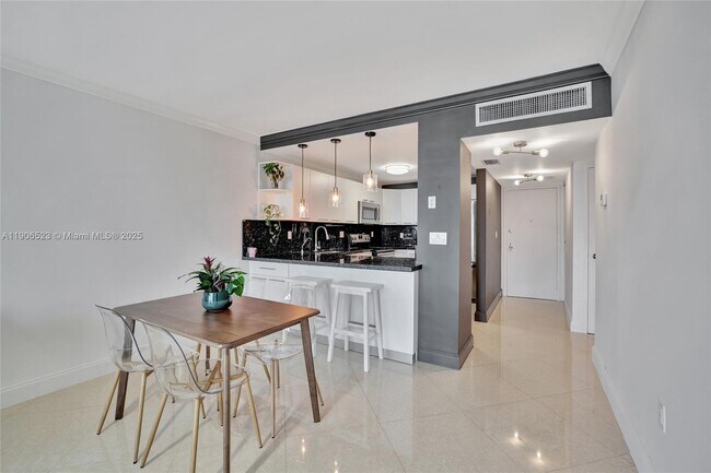 Primary Photo - 3375 N Country Club Dr