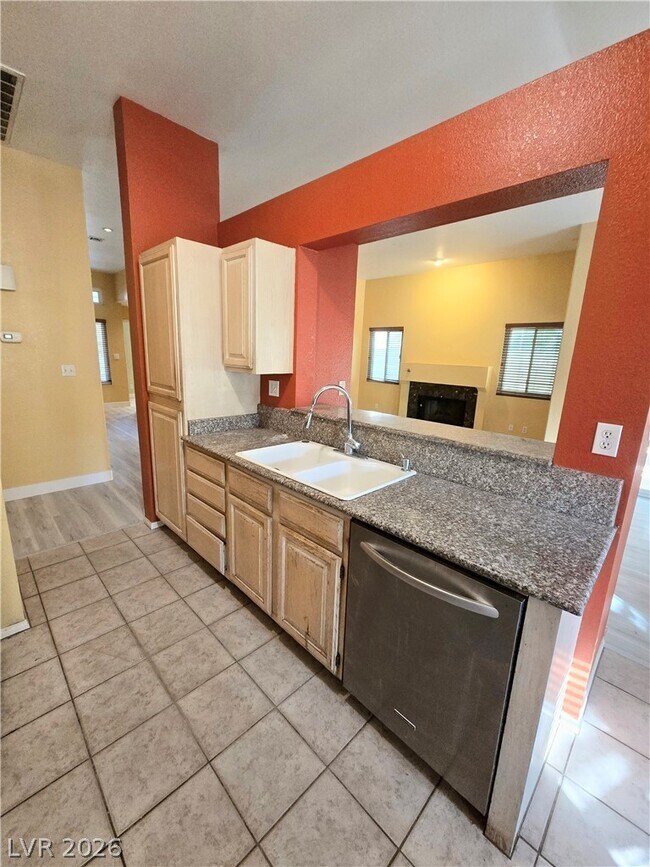 Building Photo - 437 Mayan Dr