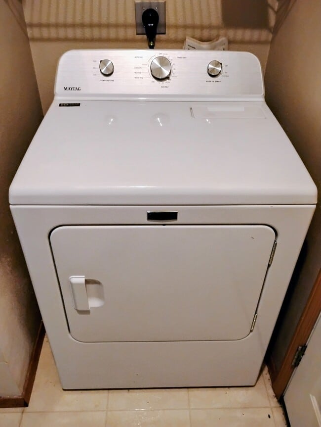 Building Photo - 428 W White Ash St