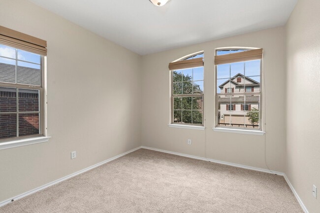 Building Photo - 1230 Nicholas Manor