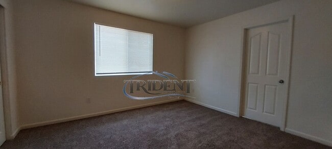 Building Photo - 4 bedroom, 3 bath house with approx. 2,183 sq. ft.