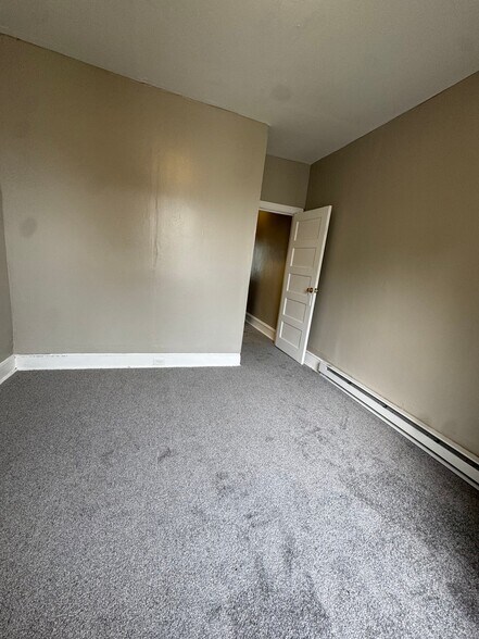 Building Photo - 8XX S Alden St