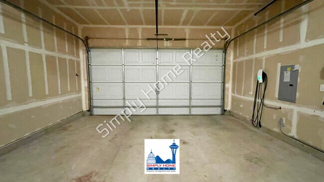 Building Photo - Welcome to this Spacious 4 bedroom, 3.5 bath Home in the Heart of Yelm!
