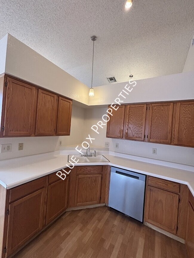 Building Photo - 9913 N Woodstone Trail