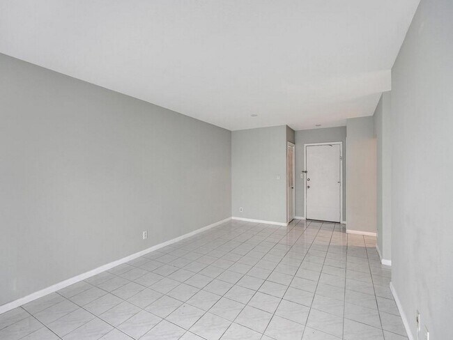 Building Photo - 200 S Birch Rd