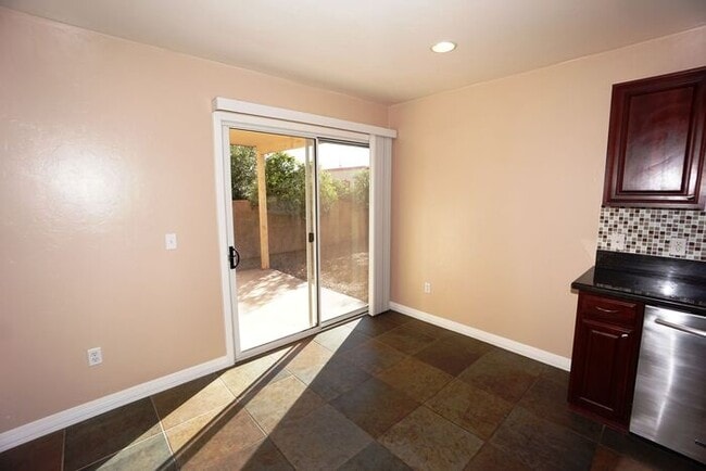 Building Photo - 920 S Vista Overlook Dr