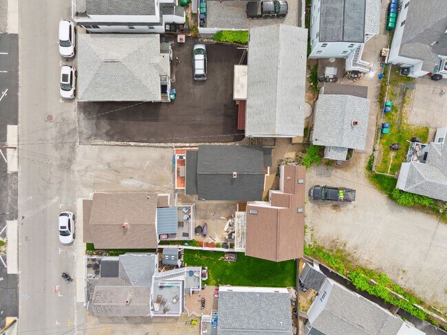 Building Photo - 9 N St