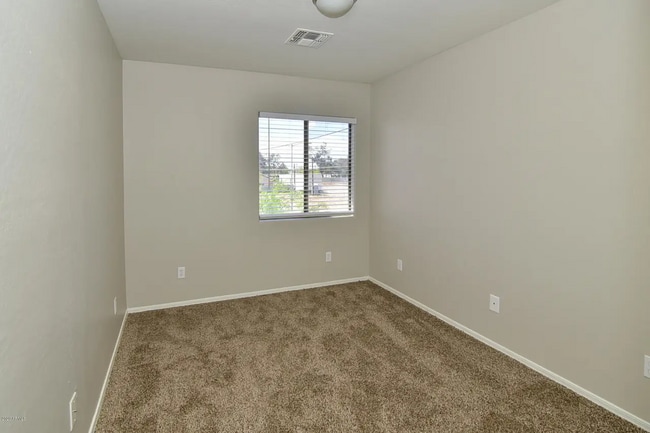 Building Photo - 506 E Townley Ave