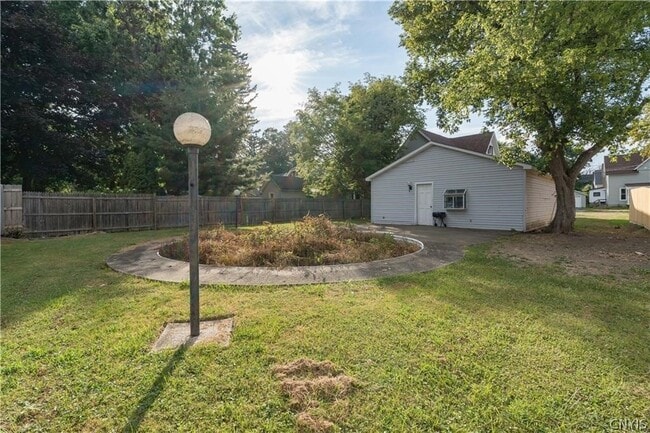 Building Photo - 380 Brainard St