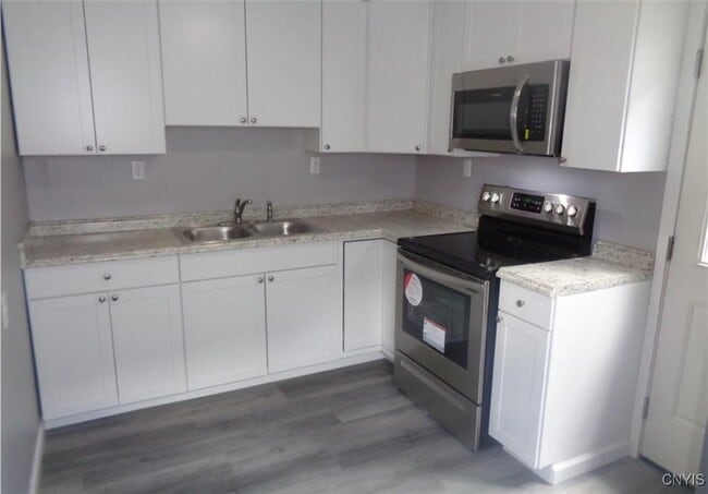 Building Photo - 303 Kirsch Dr