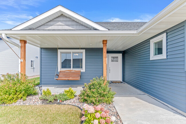 Building Photo - 898 Brentwood Cir